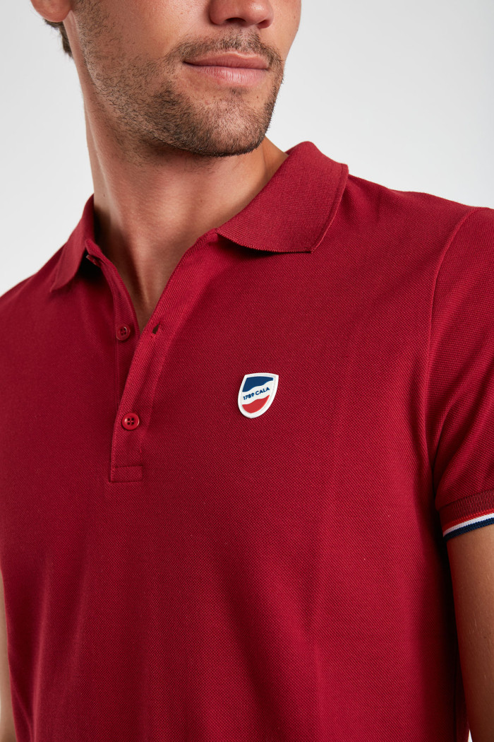 Polo manches courtes bordeaux - écusson POLOMC UNI